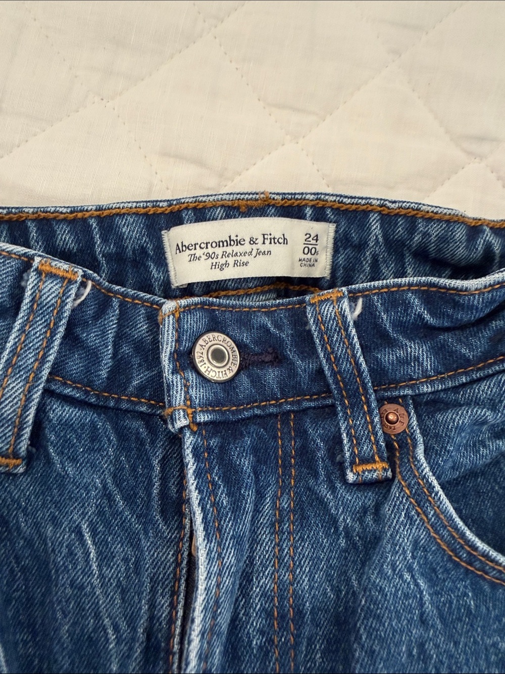 Abercrombie 90s Relaxed Curve Love Jeans in Dark Blue Denim - Picture 3 of 4